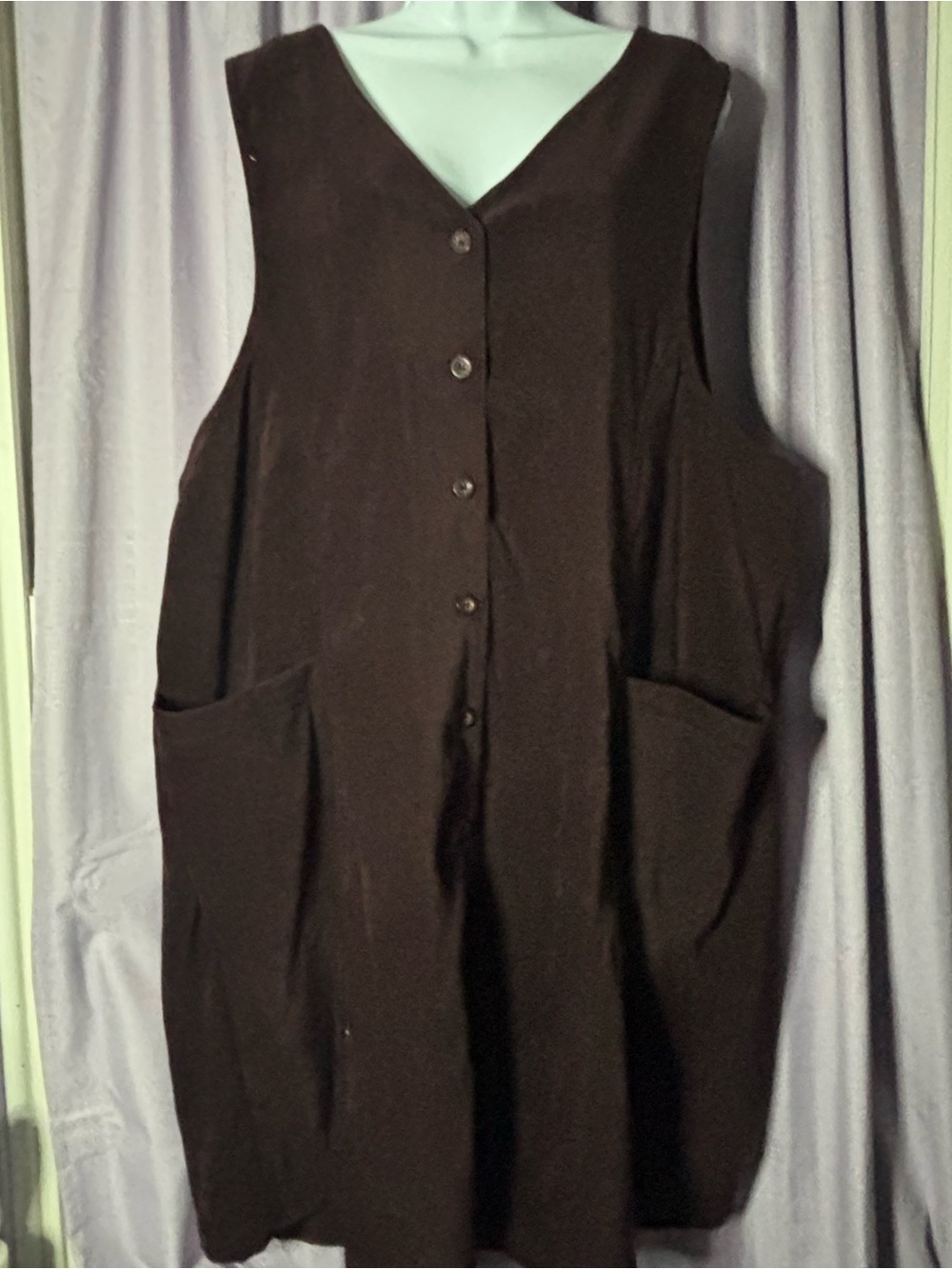 Vintage Button-Front Sleeveless Tunic with Front Pockets in Burgendy